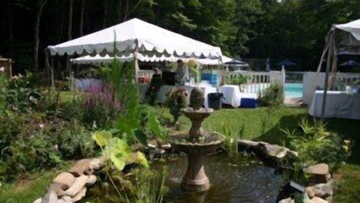 Mystic Bed & Breakfast | House of 1833 Bed & Breakfast & Gardens