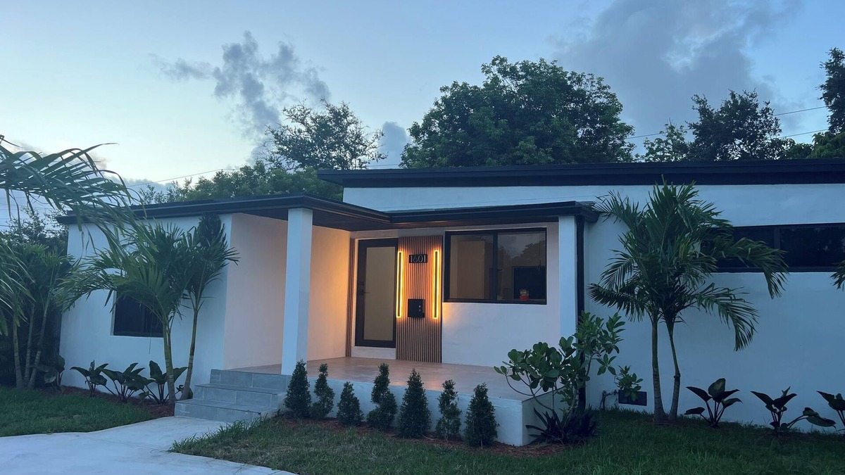 North Miami Beach House | House of Flair: Modern Art Haven