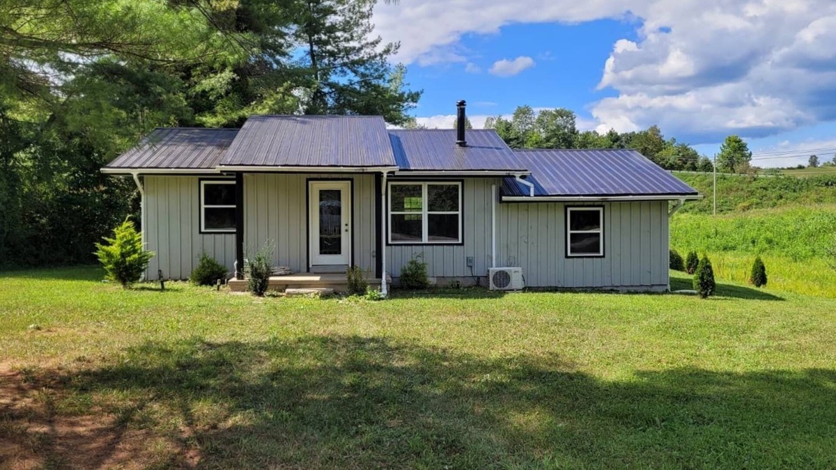 Denniston House | House of Friendship, Connect in a Relaxing Getaway near Red River Gorge
