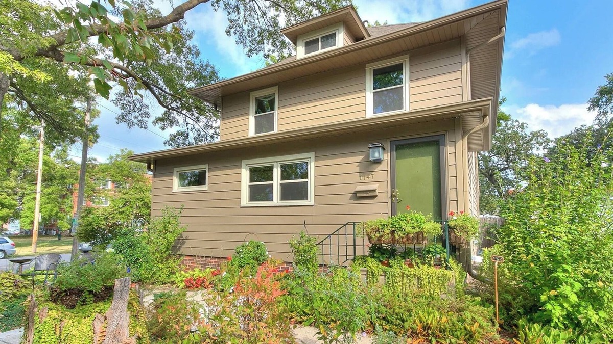 Des Moines House | House of Funk - A Cozy & Eclectic Retreat in Des Moines’s Drake Neighborhoodn