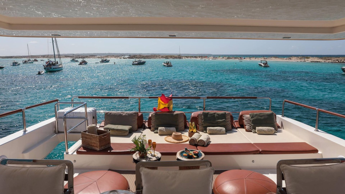 La Savina Boat Rental | House of Hütter - Goldfinger Floating Home