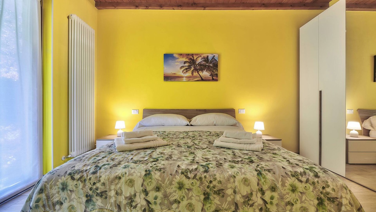 Mandello del Lario House | HOUSE OF MUSIC APARTMENT "LAKE VIEW AND GARDEN"