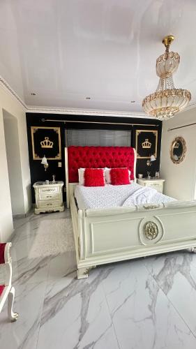 Port Elizabeth House | House of Royalty