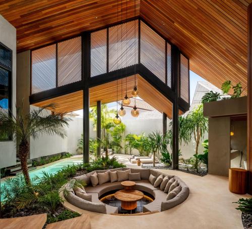 Umalas Villa | House of Winds Complex - Stylish 12BR Design Estate - 4 Villas near Canggu