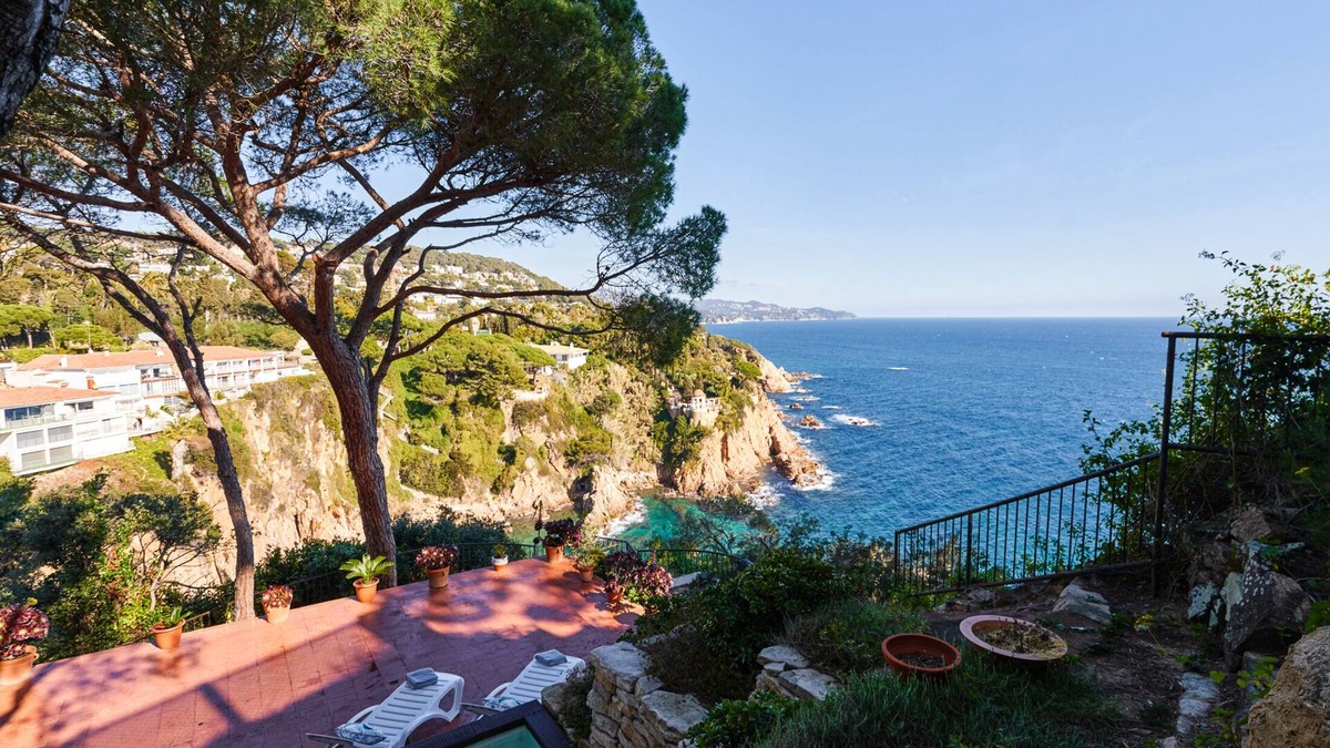 Blanes House | House on a cliff with beautiful views of the sea and pool with Jacuzzi
