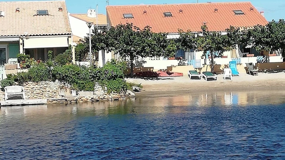 Le Barcares House | House on the edge of a marine pond close to the beach