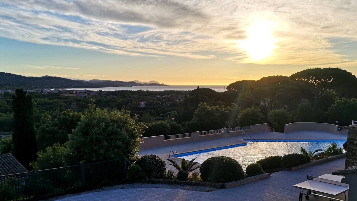 Cogolin House | House on the Gulf of Saint Tropez with a view of Grimaud