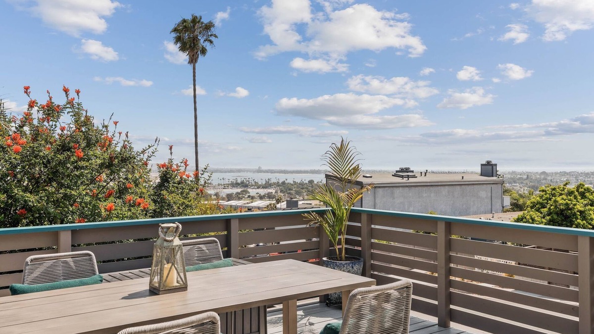 Bay Park House | House on the Hill - charming house with beautiful views