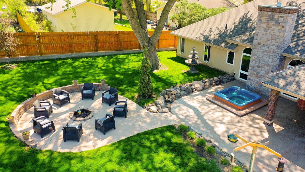 Omaha House | House on the Hill Great for Families