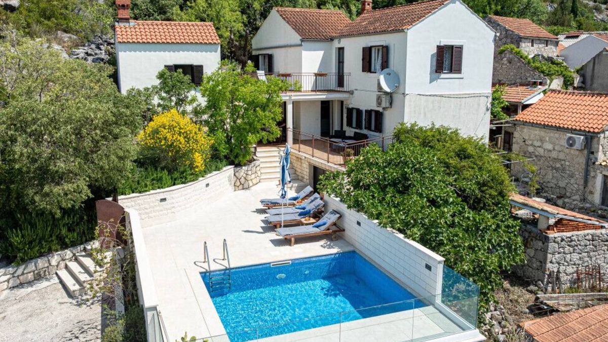 Oslje Villa | House on the rock by Villas Guide