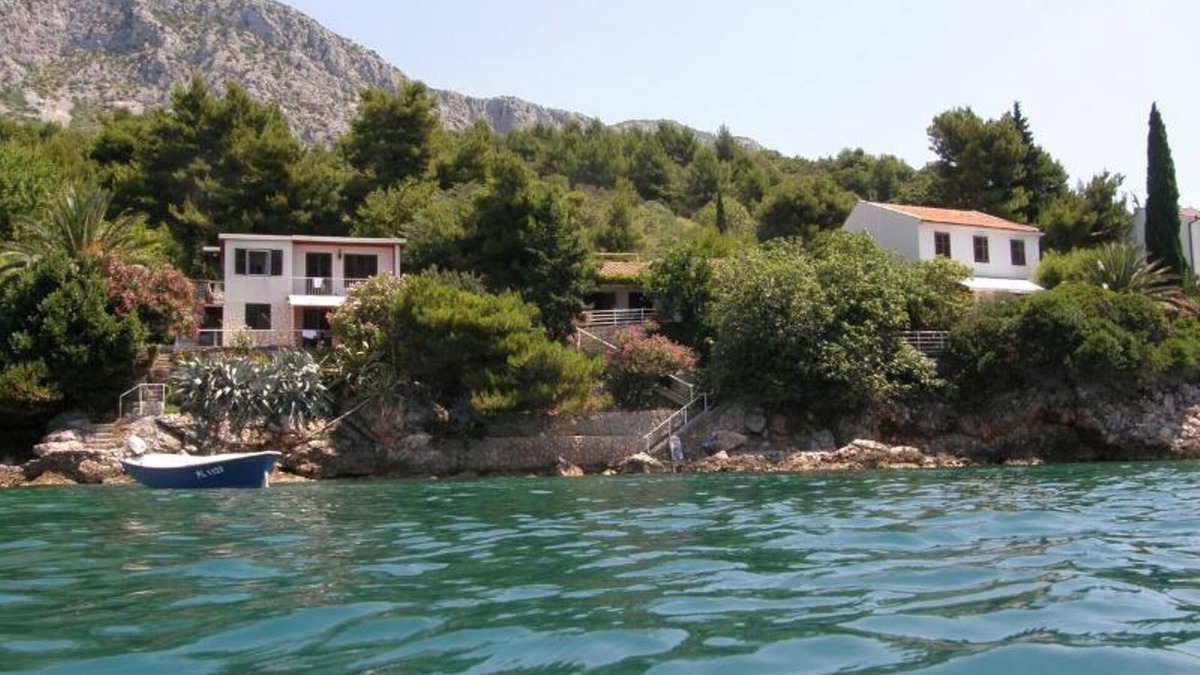Gradac House | House on the seaside with own beach, private parking, garden and place for boat