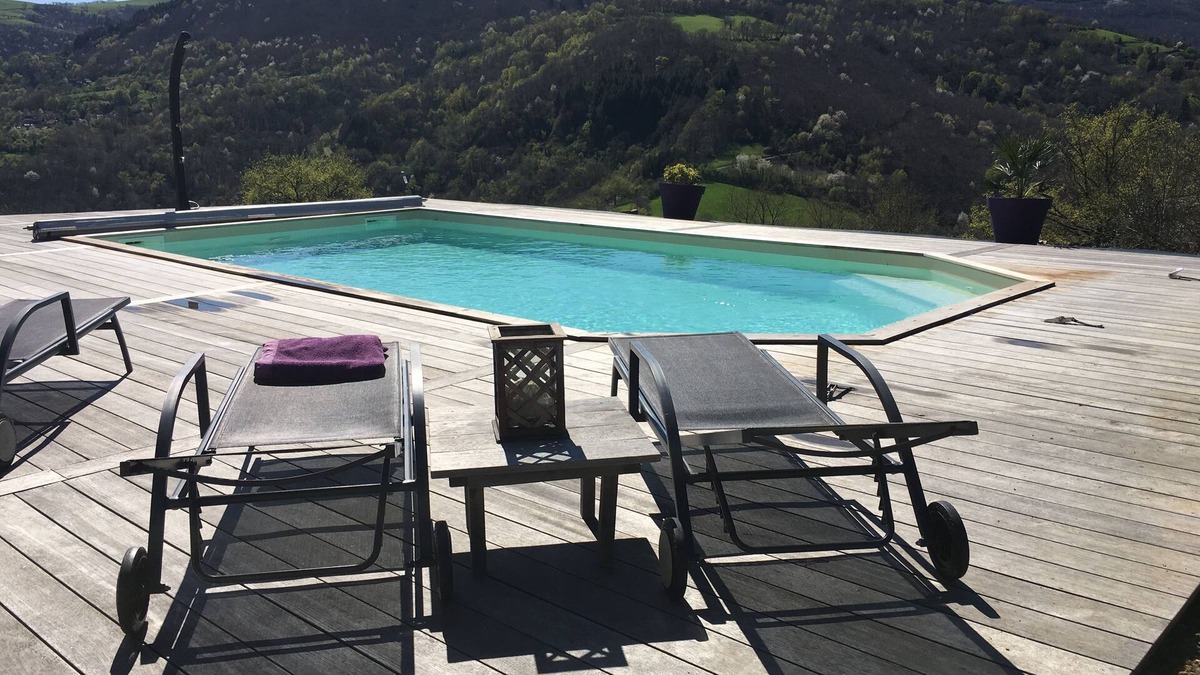 Saint-Hippolyte House | House, panoramic view, swimming pool, south-facing.