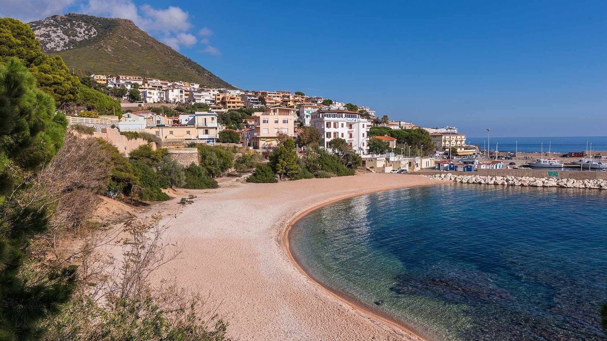 Cala Gonone Apartment | HOUSE POET: spacious ground floor apartment