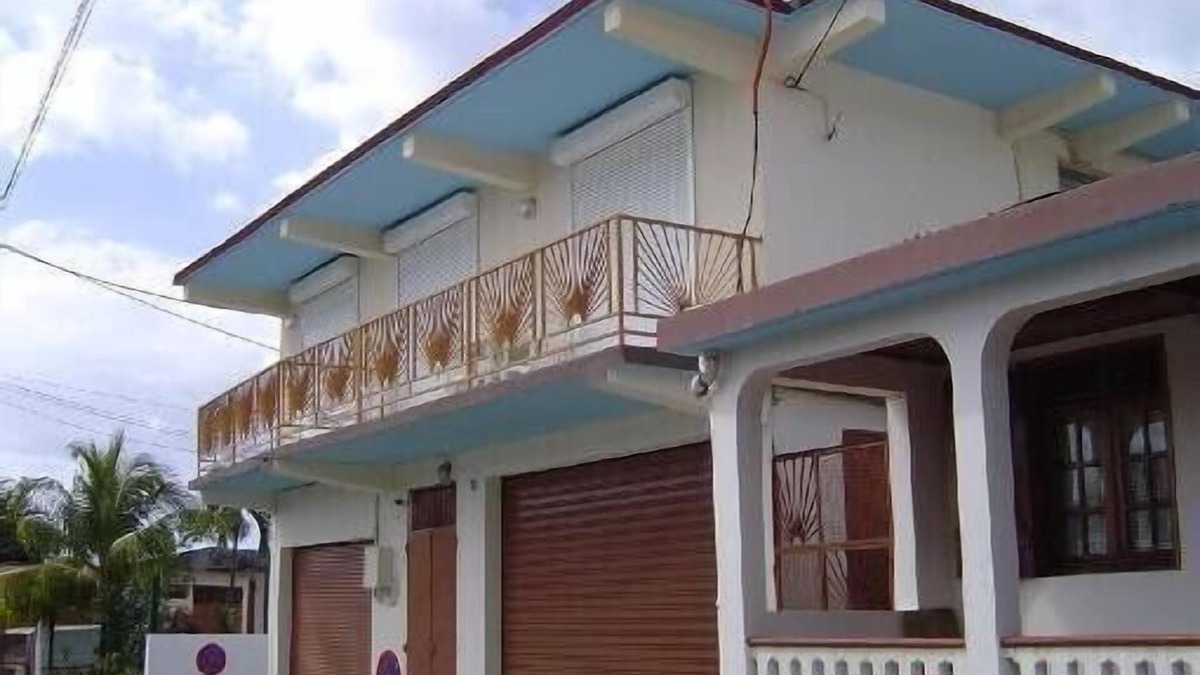 Pointe-Noire Apartment | House quiet and pleasant-very equipped-mer (80m) excursion peak (1km) -proximity all