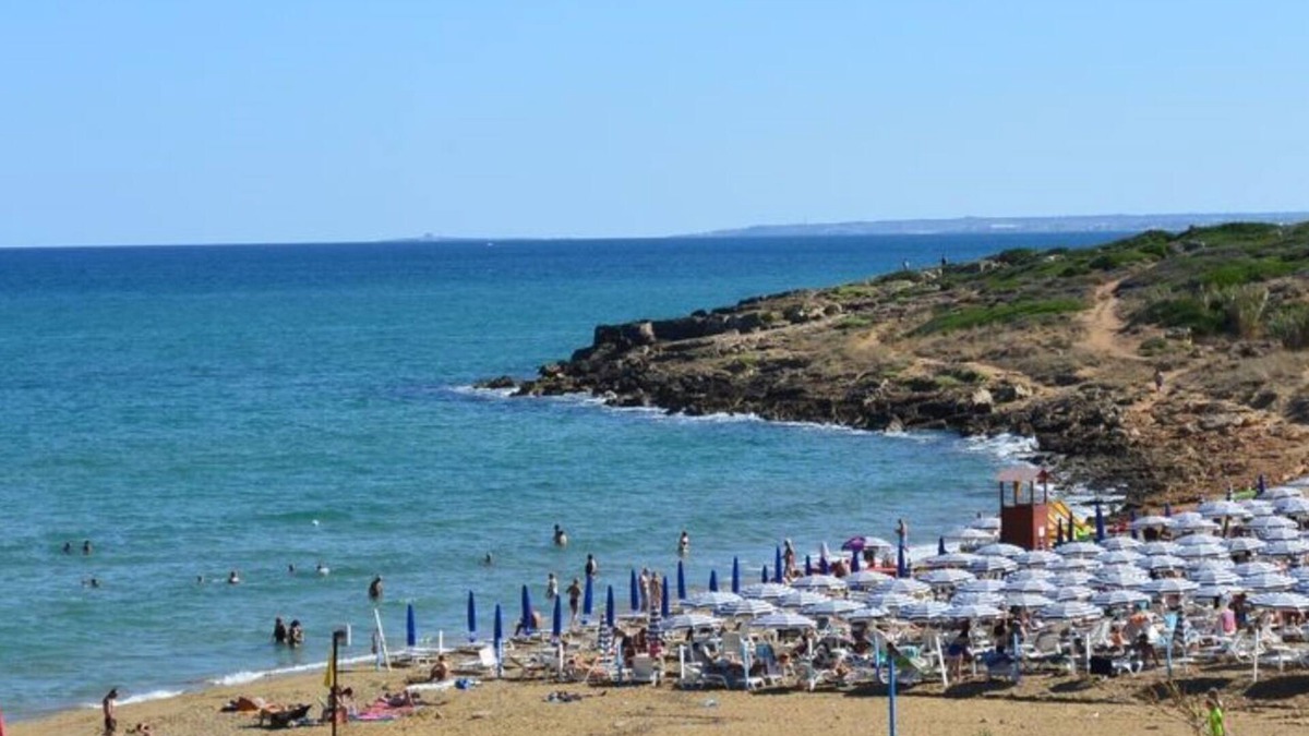 Noto Marina House | House rental "Erica" - Semi-detached house in an extensive park, nearby the sea.