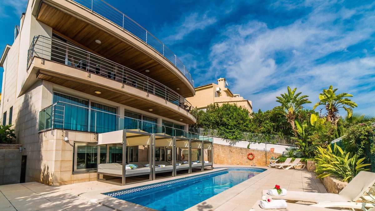Alcanada Ski Chalet | House sea view Villa Sammy Alcudia pool jacuzzi