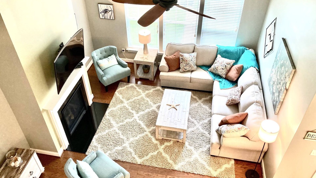 Frankford House | House sleeps 10, steps to pool, indoor/outdoor living, shuttle to Bethany Beach