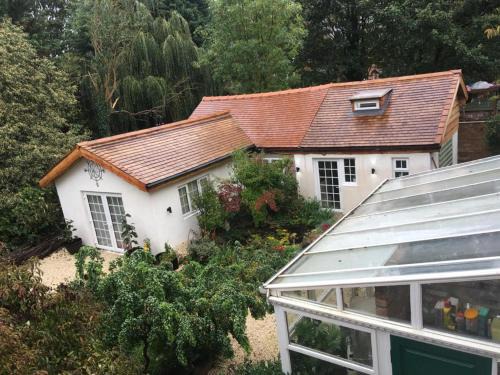 Hull House | House - Sleeps 2 pet friendly & free parking