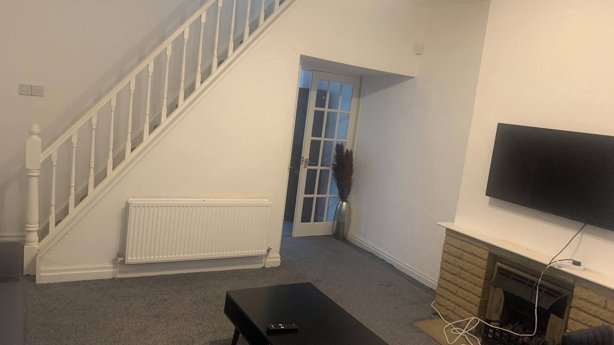 Burnley House | House - Sleeps 3 & free parking