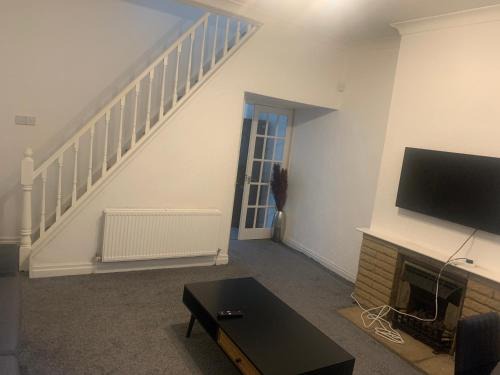 Burnley House | House - Sleeps 3 & free parking