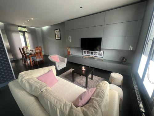 Arcueil House | House sleeps 5 Orly Airport Paris