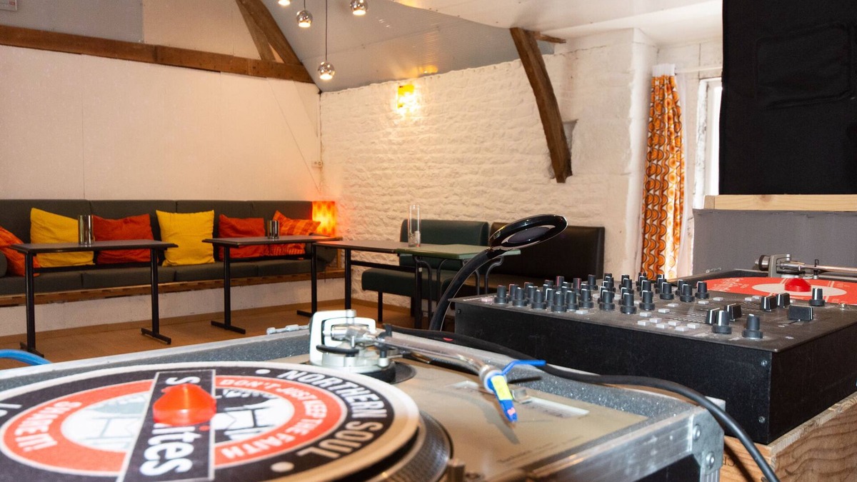 Brece Apartment | House - Sleeps 6 - Parking - Garden