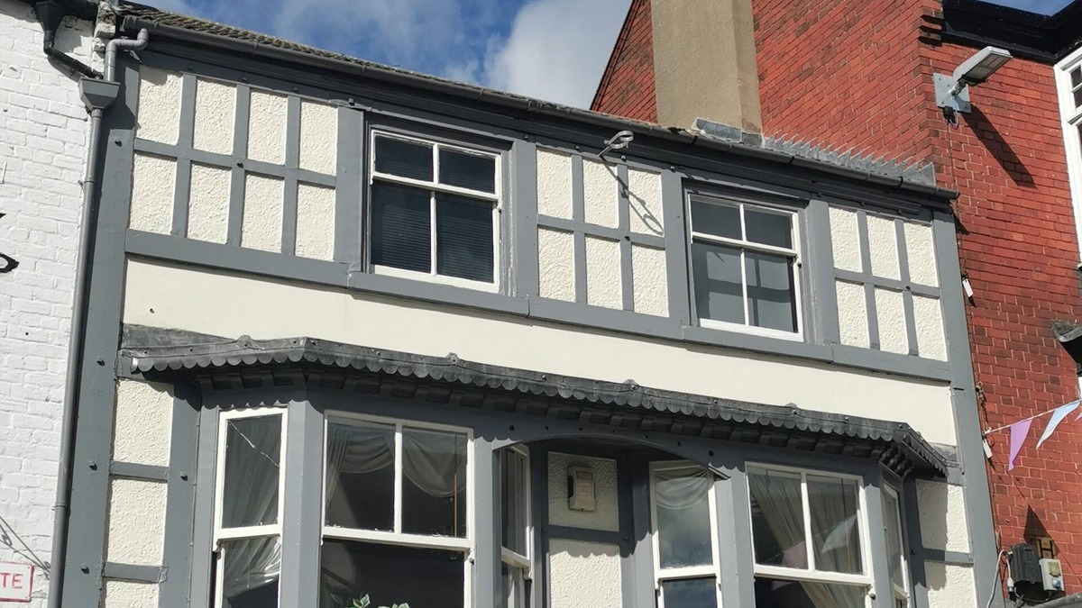 Darlington Apartment | House - Sleeps up to 14 & Parking Available