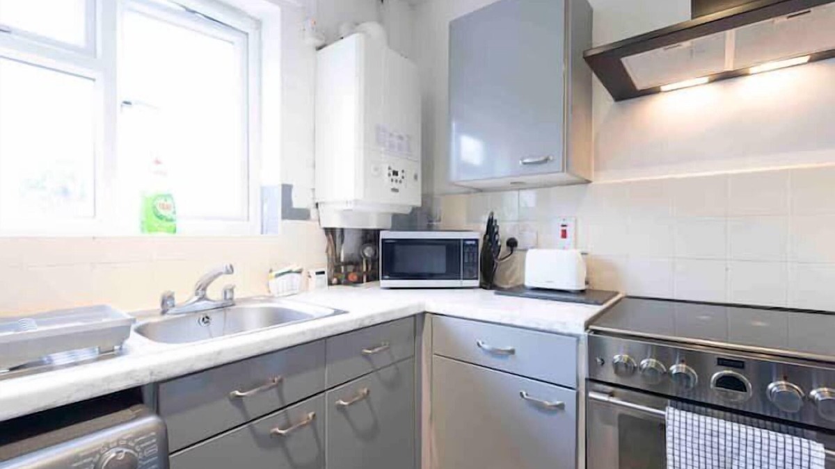 Chapeltown House | House-Sleeps7-Parking-Garden-PetFriendly
