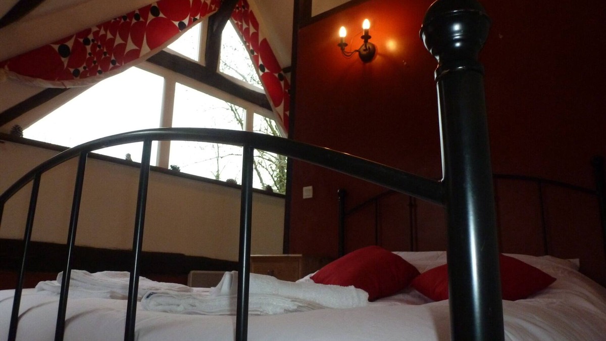 Moutiers-en-Puisaye House | House surveying 3km from GUEDELON