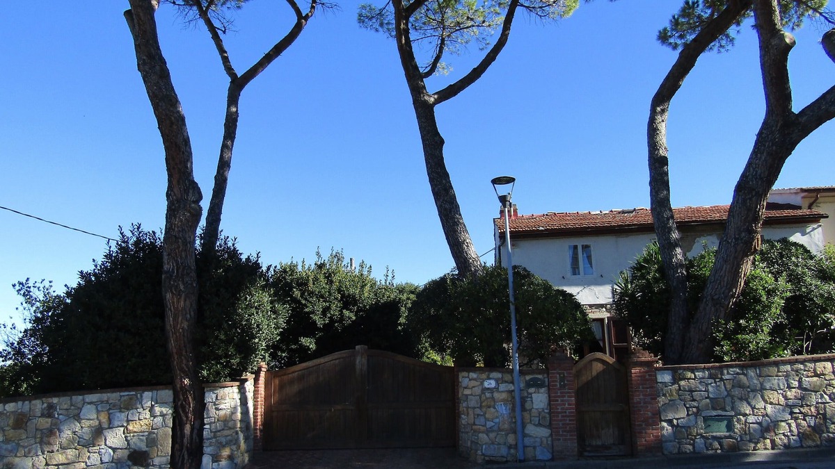Rosignano Marittimo House | house/villa - 2 rooms - 4 persons House with garden