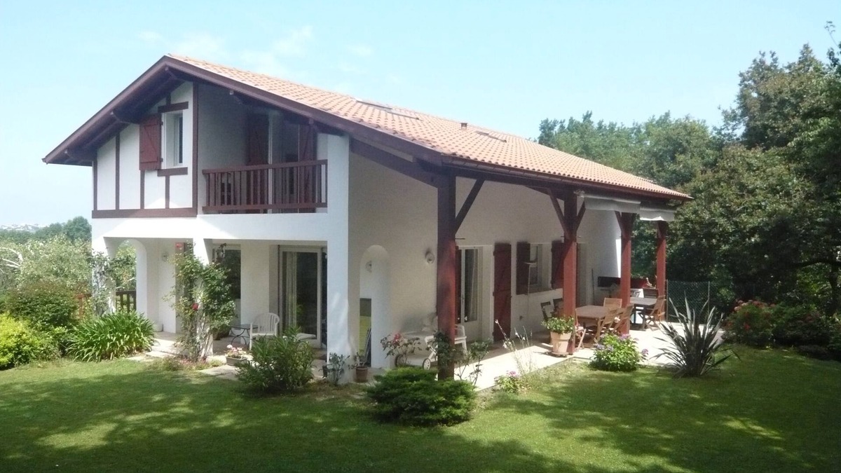 Arbonne House | House/Villa - Arbonne