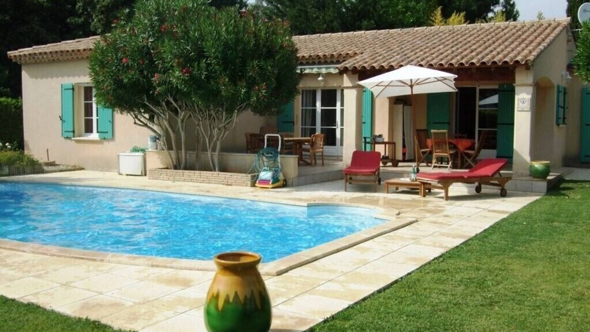 Chusclan Villa | House/villa CHUSCLAN to rent - Gd Confort 8 people