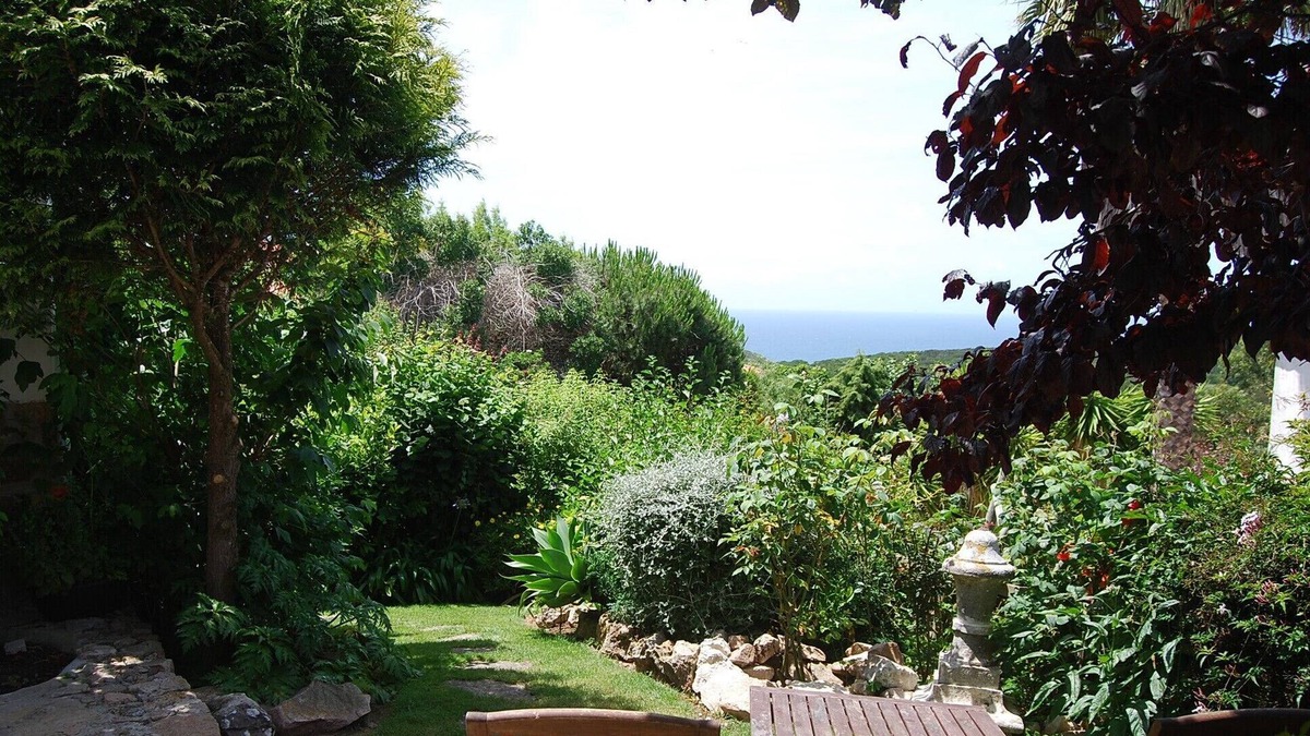 Almocageme Villa | House/villa w/pool, garden and wonderful sea view