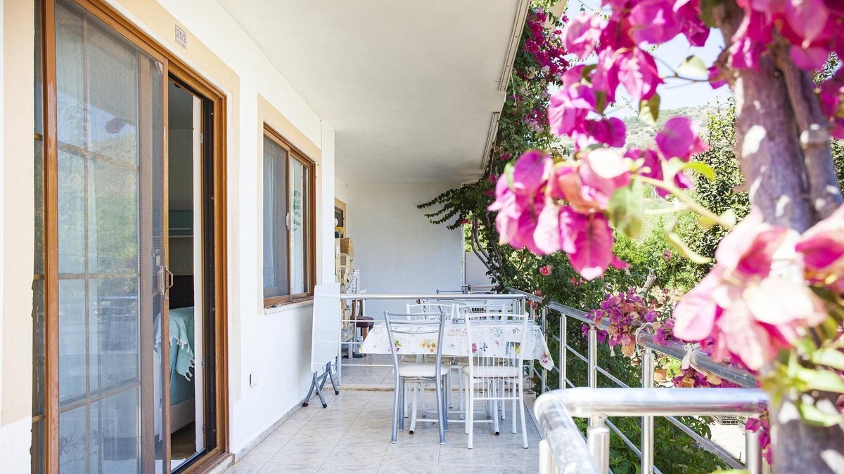 Palamutbuku Apartment | House w Balcony and Garden 1 min to Beach in Datca