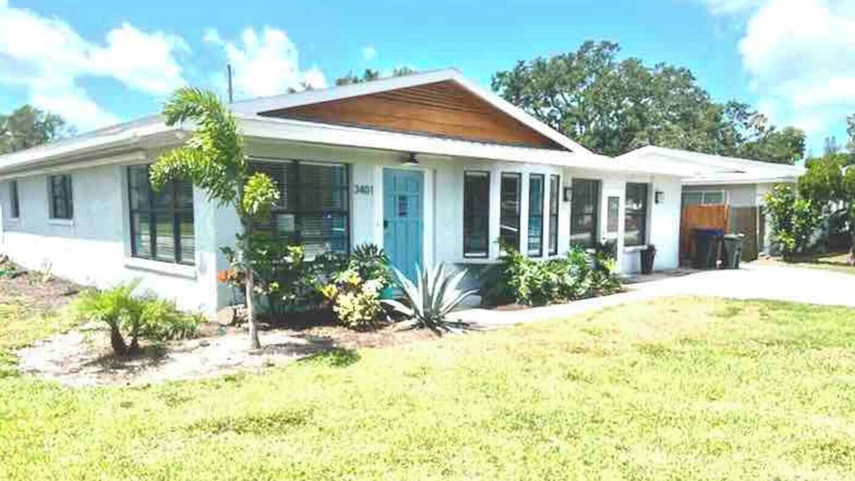 Bradenton House | House w/Guest Suite near AMI, IMG, w/Heated pool