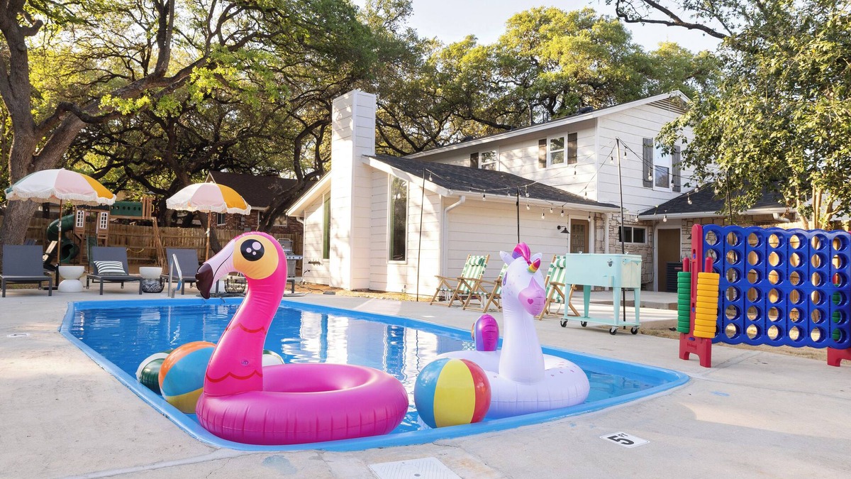 North San Antonio - SAT House | House w/Pool, Game Room, Fire Pit, Playground, WiFi, AC, & 5 mins to SAT