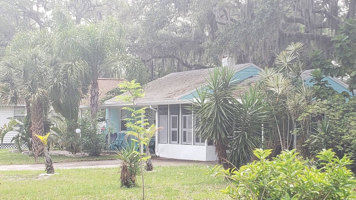 Gulfport House | House, walking distance to shops and beach