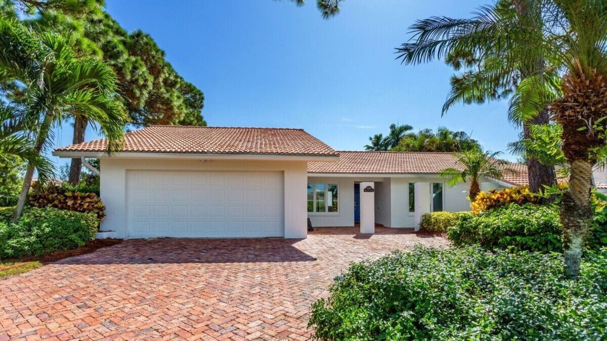 Park Shore House | House west of 41: 10 min. walk to beach, park, arts, restaurants and shopping!