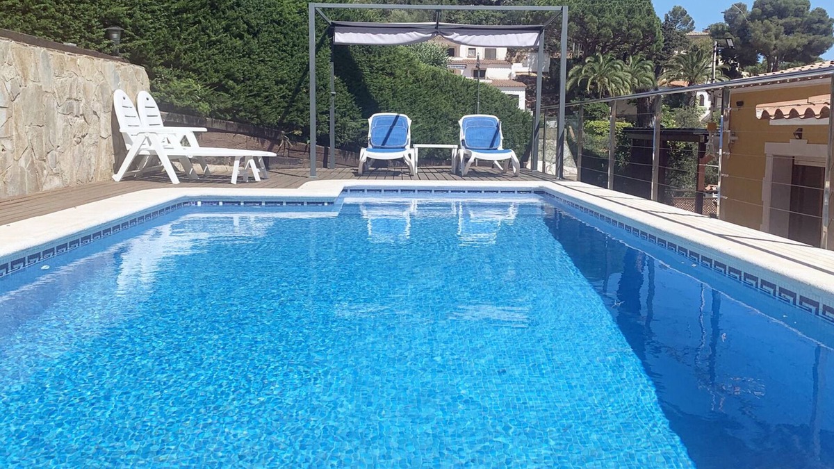 Canyet de Mar Ski Chalet | House with private pool in Rosamar, Costa Brava