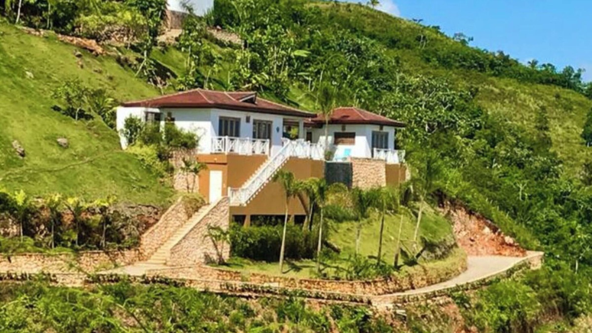 Las Terrenas Villa | House with 2 sea-view masters, infinity pool and garden.