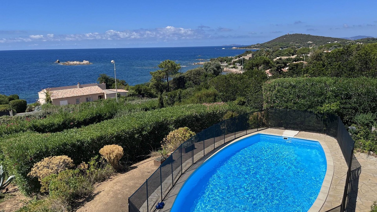 Isolella Villa | House with a beautiful view, facing the sea, confidential beach 30 metres away