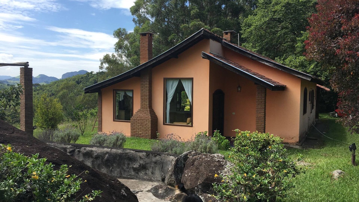 Goncalves House | House with a view of Pedra do Baú