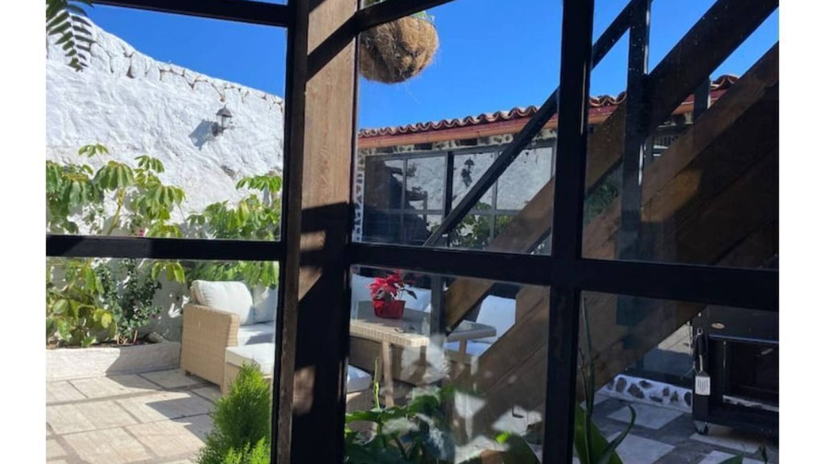 El Tanque Cottage | House with barbecue in front of Teide