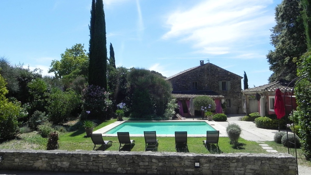 Valreas House | House with character in the middle of the vineyards with heated pool