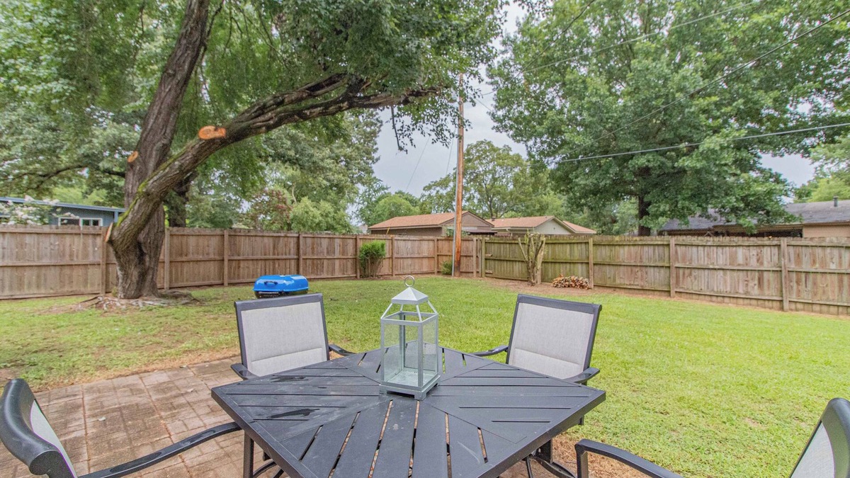 Conway House | House with fenced-in backyard near educational & medical institutions in Conway.