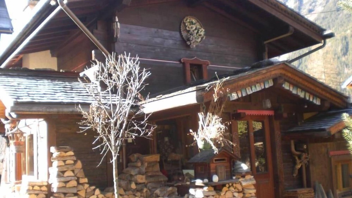 Chamonix-Mont-Blanc Ski Chalet | House with garden