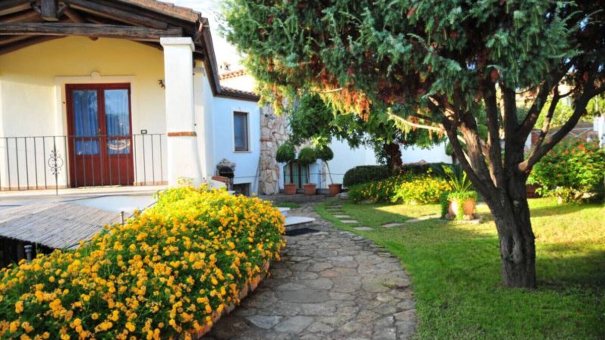 Arbatax Apartment | House with garden and porch 100 meters from the sea, free and equipped beach