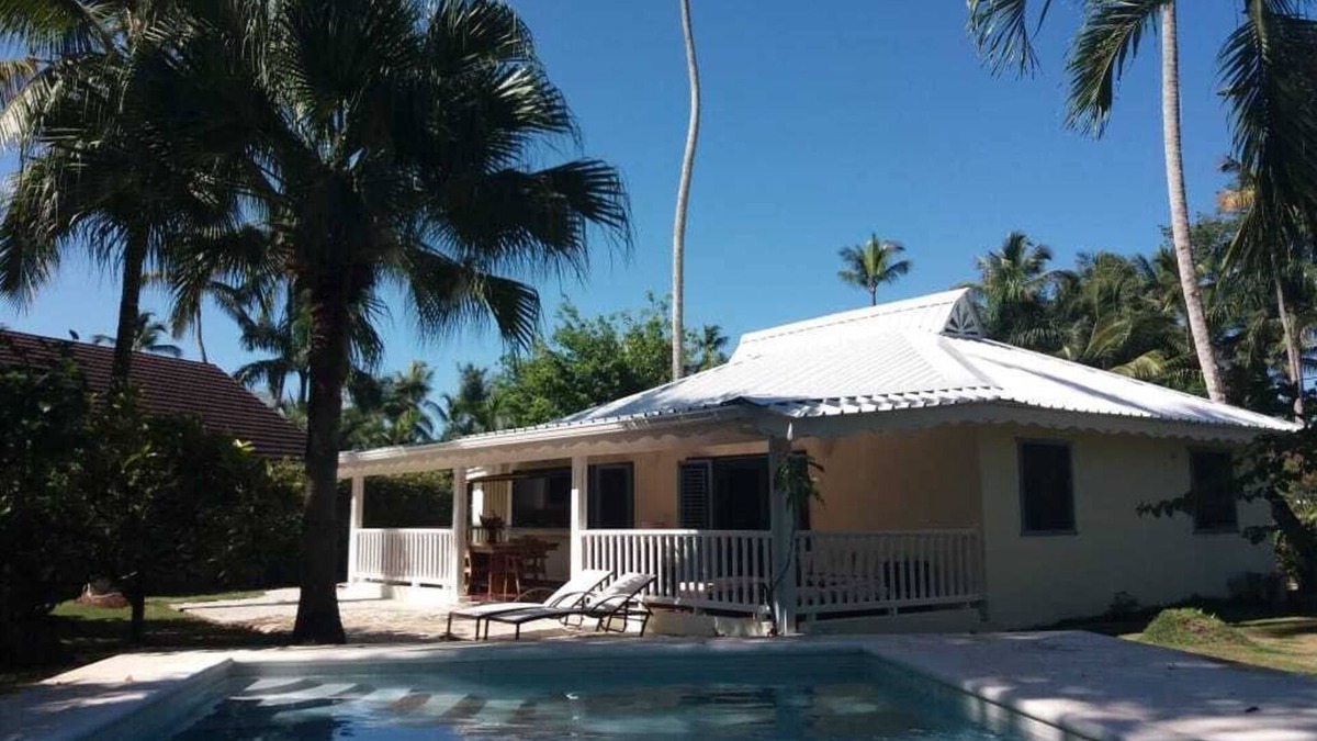 La Iglesia House | house with garden and pool in the village