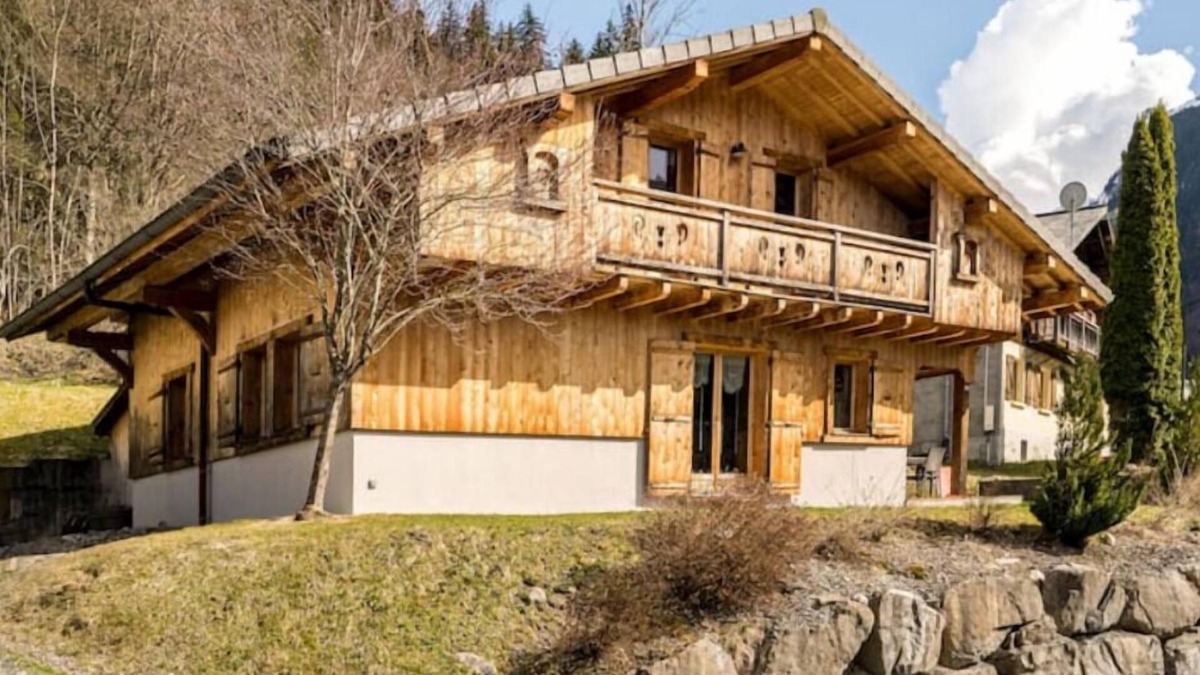 Morzine Ski Chalet | House with garden