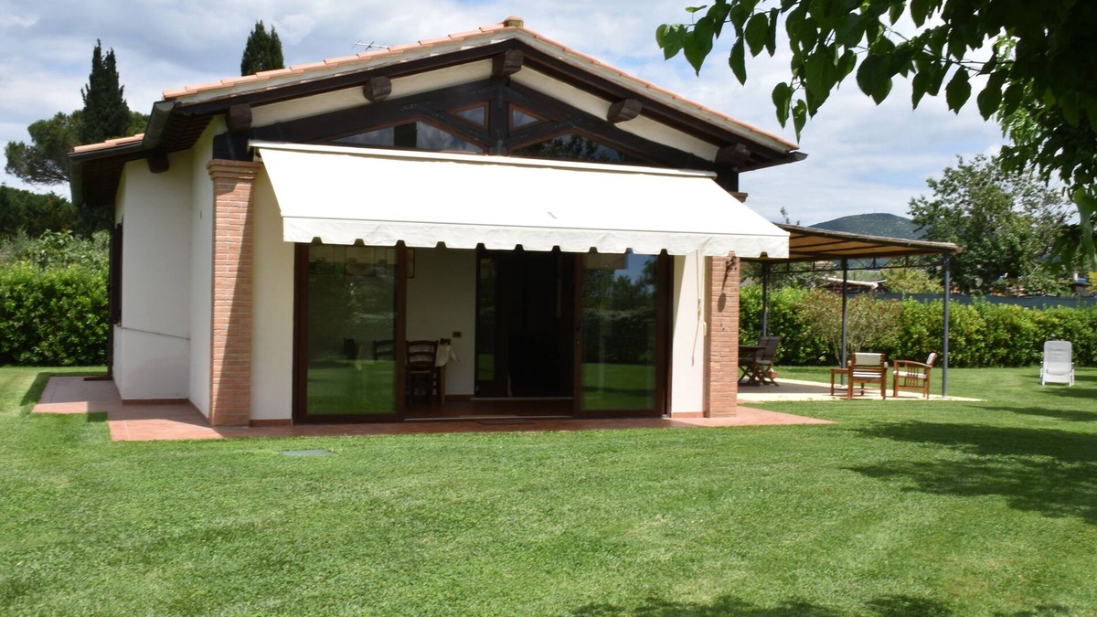 Scarlino Villa | House with garden in the Tuscan countryside